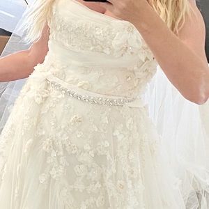 Beautiful Ellie Saab Wedding Dress - Like New - Worn 4 hours.